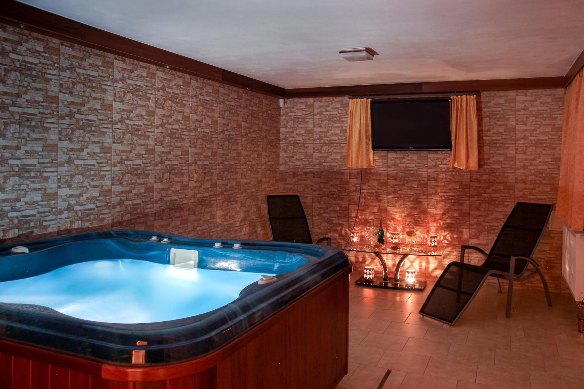 Wellness Penzion Palice Jindřichŭv Hradec Exterior photo
